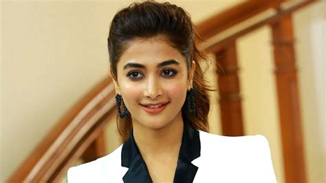 Pooja Hegde Height, Age, Boyfriend, Family, Biography